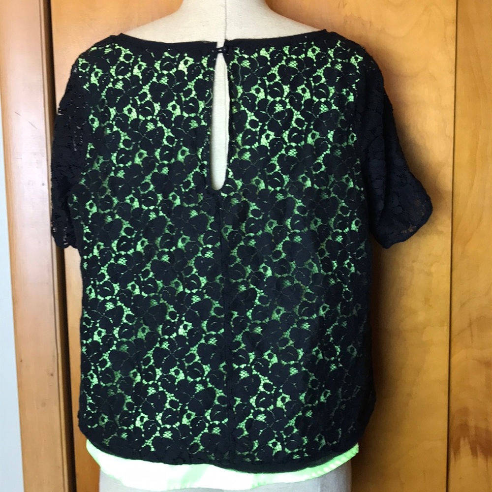 XL Vera Wang Princess Lace top w/neon green lining - Picture 4 of 5
